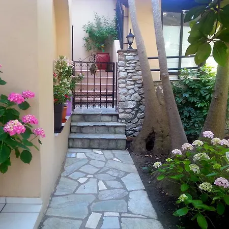 Maria 斯基亚索斯镇